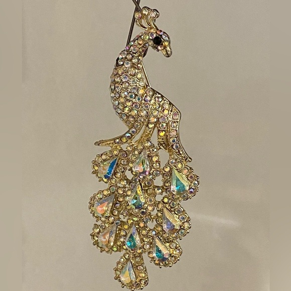Heidi Daus Inspired Peacock Crystal Rhinestone Gold Tone Brooch - Picture 1 of 10